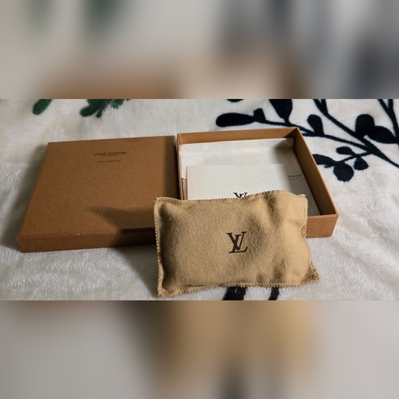 💯 Authentic Louis Vuitton Epi Leather Good Luck Bracelet with Box and Dustbag - Picture 12 of 12
